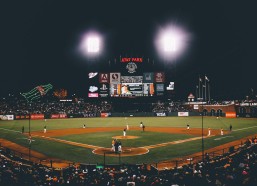 中国体彩_被抛弃的全能锋卫！他曾是湖人的救世主，惊天隔扣震惊联盟—泽维尔-亨利的篮球传奇