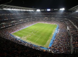 中国体彩网官方首页|文班亚马伤愈重返赛场，马刺杯赛激斗湖人，复出之夜燃爆篮球热潮