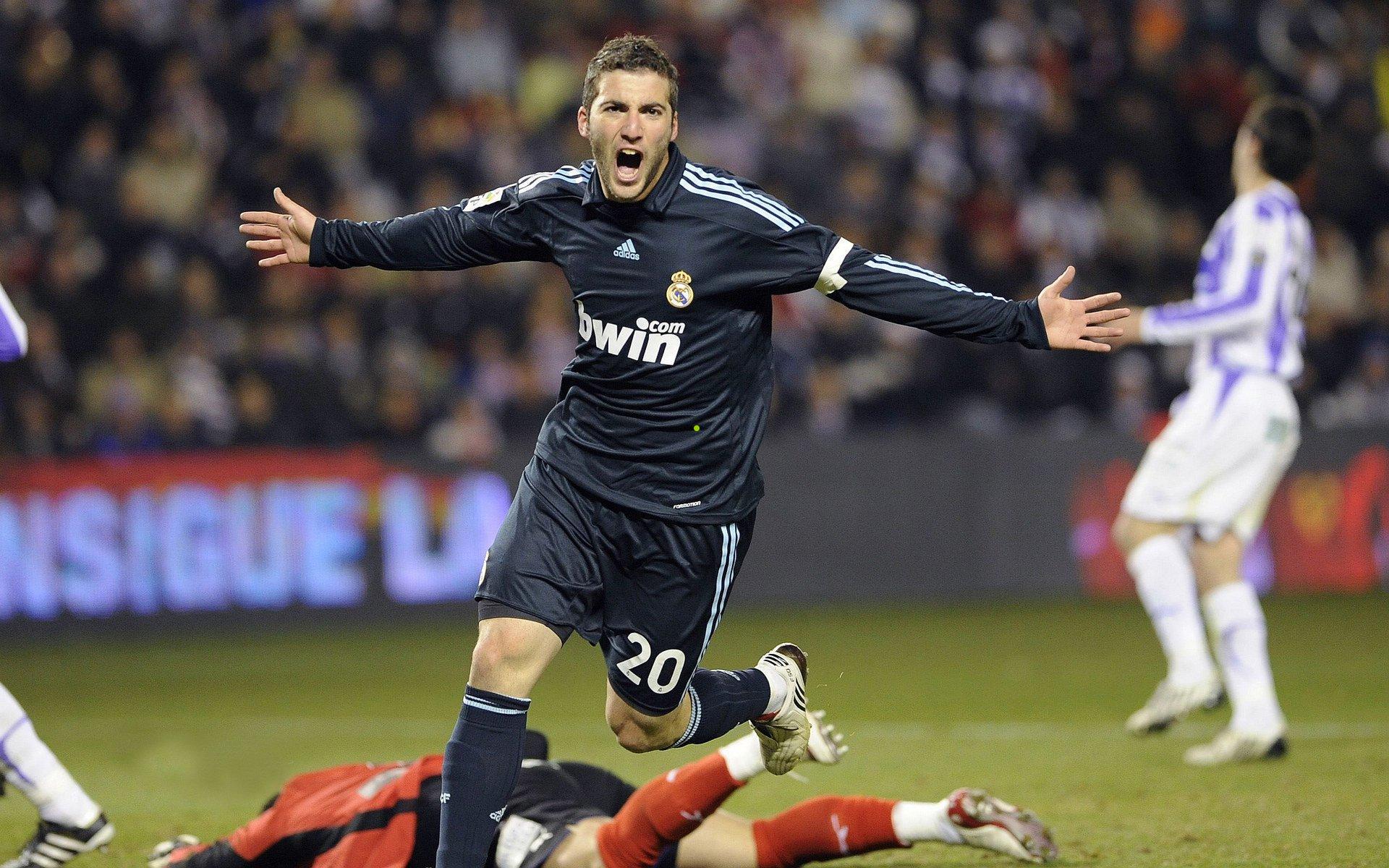 皇马三场不胜引爆更衣室危机,姆巴佩力挺阿隆索,六将不满维尼修斯